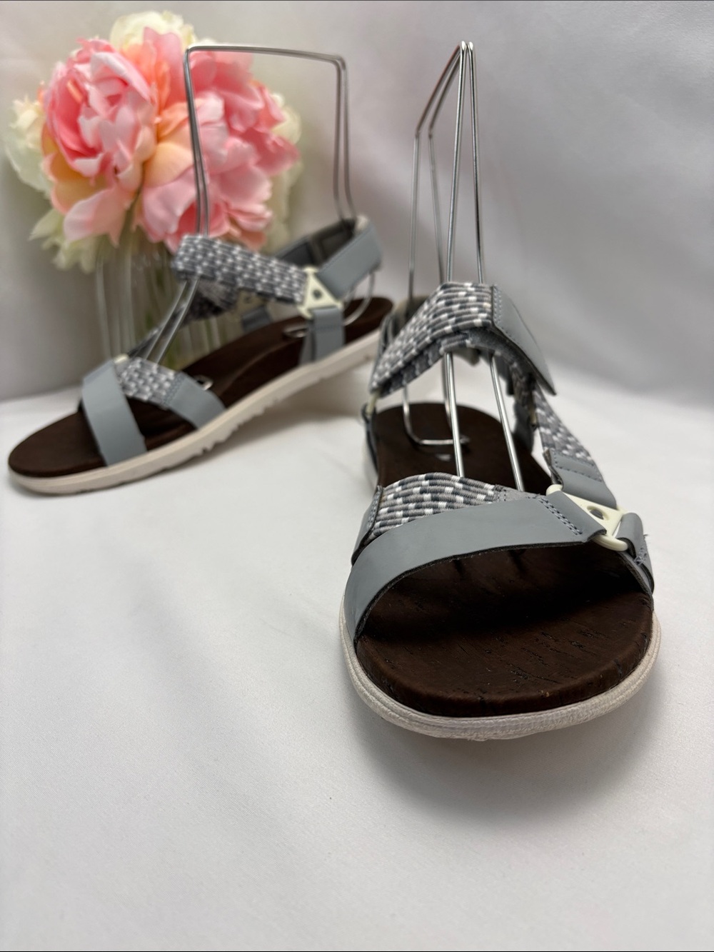 Merrell Women’s 8 Light Gray Braided Strappy Sandals #361